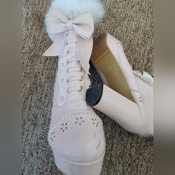 Pink high heel boots - Picture 3 of 3